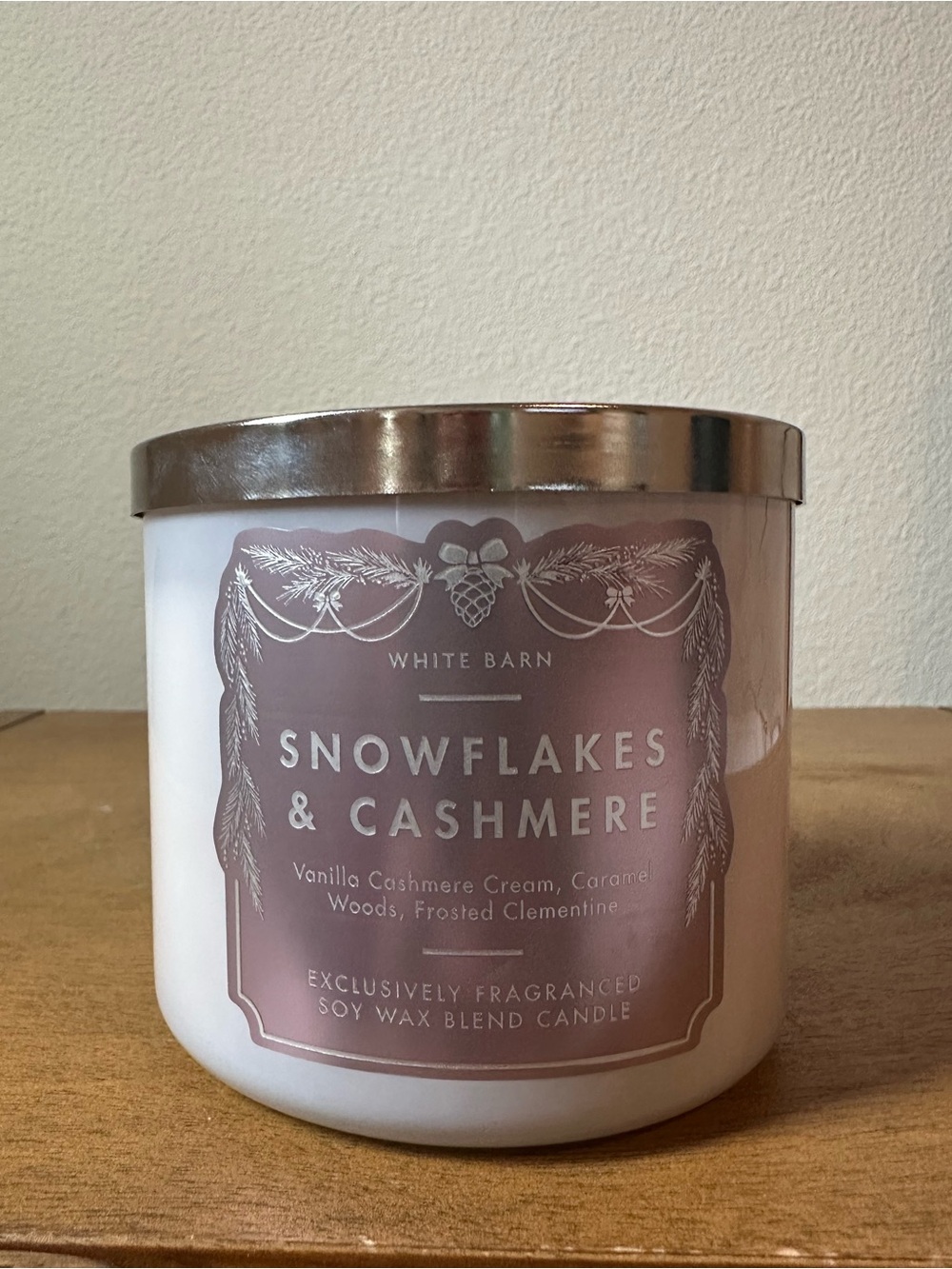 NEW Bath & Body Works SNOWFLAKES & CASHMERE 3 wick Candle NEW